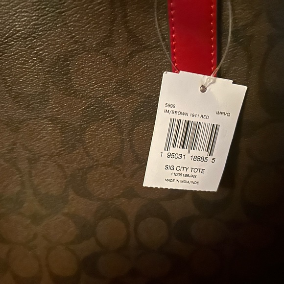 New with tags. Coach sig city tote - Picture 2 of 5
